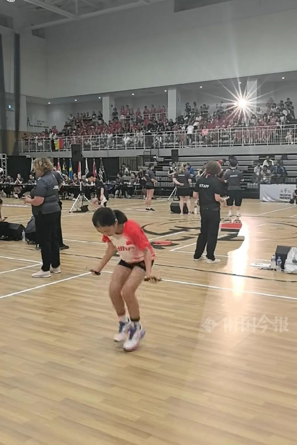 韦沅沅在比赛中。