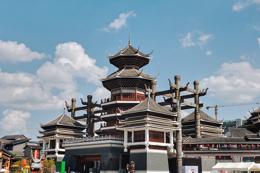 多彩贵州城标志性鼓楼。贵旅集团供图