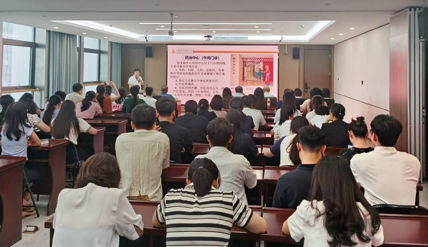 讲座现场。广西大锰集团供图