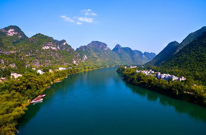 圖為水清岸綠景美的廣西大化紅水河百裡風情畫廊