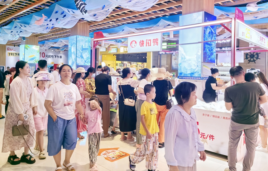 钦州西服务区客流量显著增长。刘艳艳摄
