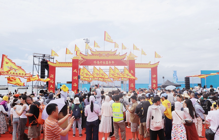 北海市侨港开海仪式现场。刘艳艳摄