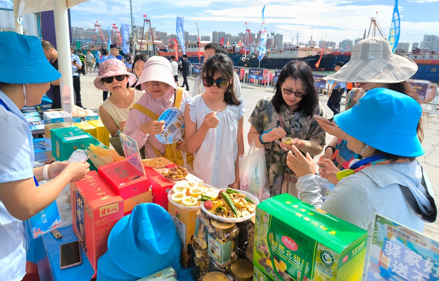 恒信资产公司展位亮相北海市侨港开海仪式现场。陈东海摄