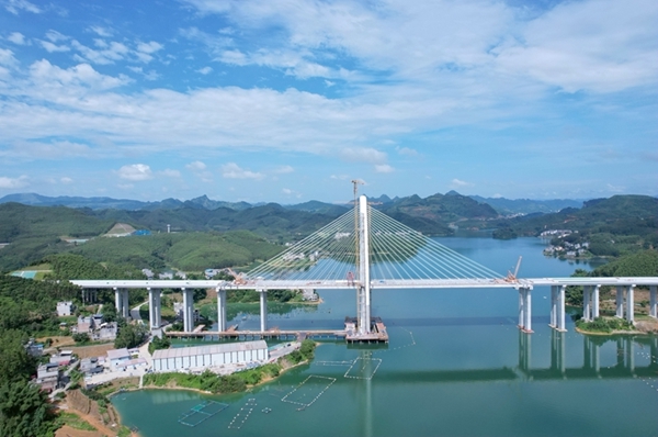 岩滩水库特大桥。