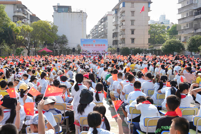 9月1日,贺州市新宁路学校举行新学期开学典礼。蒙柱彭摄