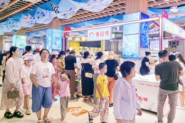 欽州西服務區客流量顯著增長。黃承輝攝