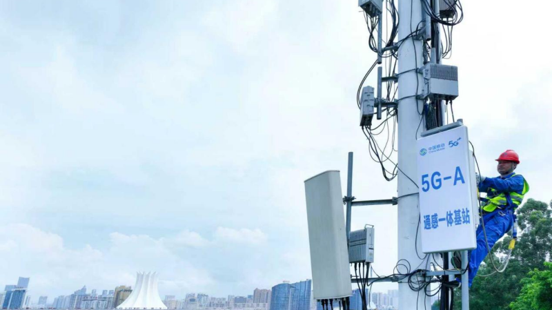 5G-A通感一体基站在南宁国际会展中心成功部署构建起城市低空安防数字空域新底座。杨旺诗摄