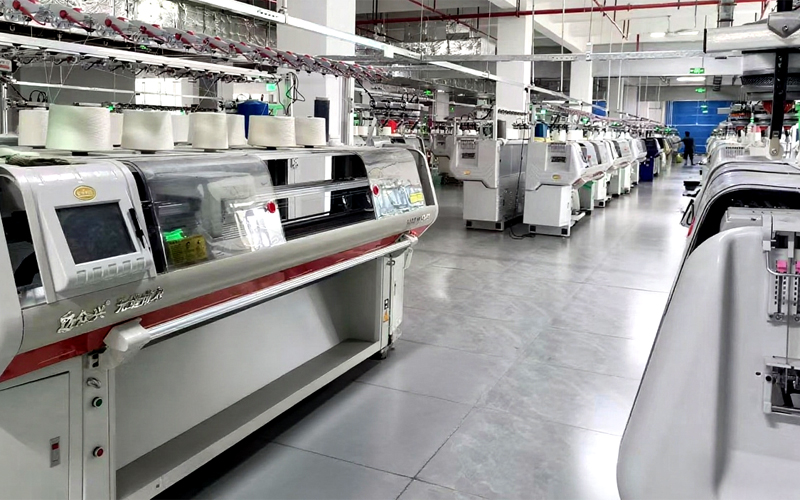 一體成型電腦橫機，構建起全自動化生產體系。