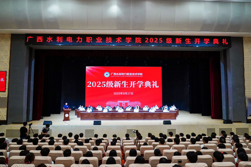 开学典礼现场。黄丹虹摄