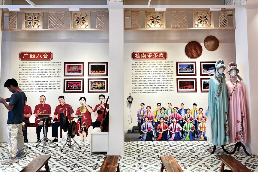 鬱時光劇院,將玉林山歌、廣西八音、桂南採茶戲等傳統曲藝文化歷史娓娓道來。