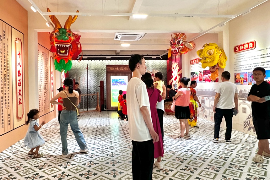 鬱粹館內,州珮功夫、玉林龍舞、玉林獅舞等在此集中展示。