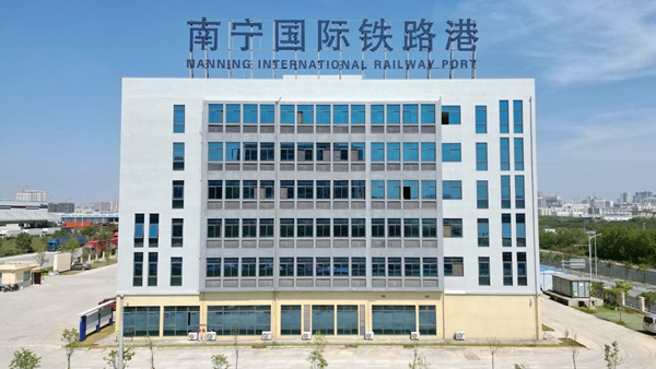 南寧國際鐵路港綜合辦公樓。蔡國蘋攝