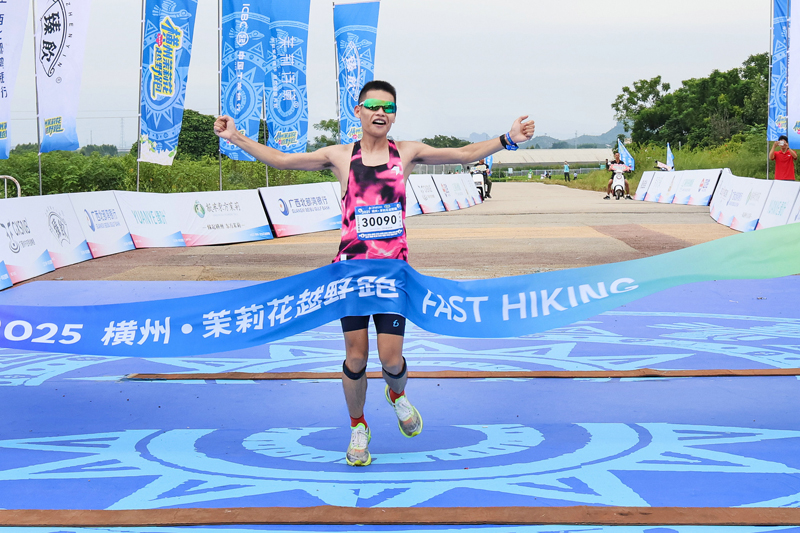 30公裡凌香組參賽者沖線一幕。黃汝德攝