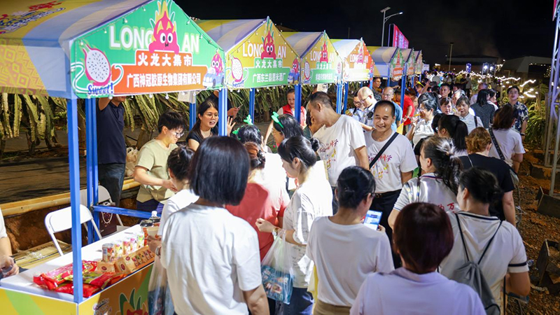 火龍大市集人氣爆棚。林仁榮攝