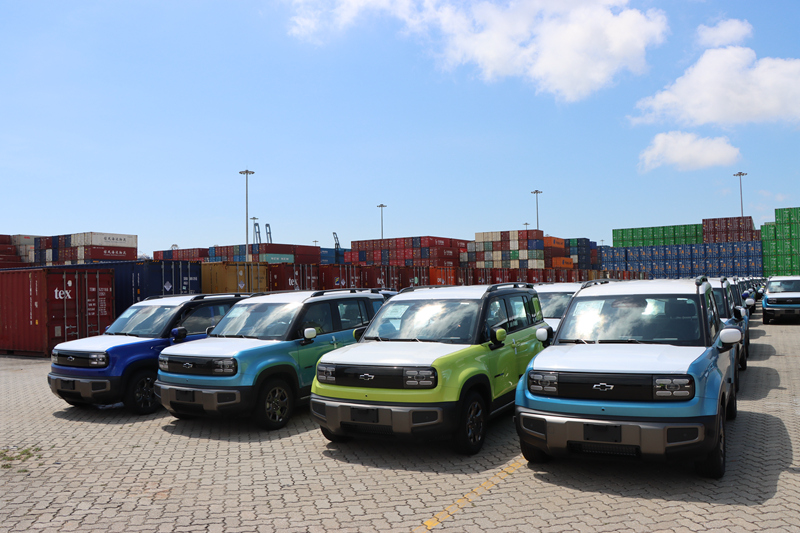 准備發往海外市場的寶駿悅也Plus新能源汽車。上汽通用五菱供圖