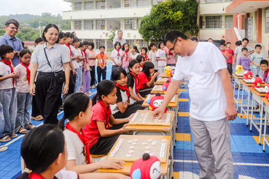 象棋公益課堂。廣西體彩供圖