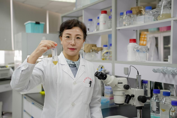 二级研究员、广西科学院生物科学与技术研究所副所长房文霞