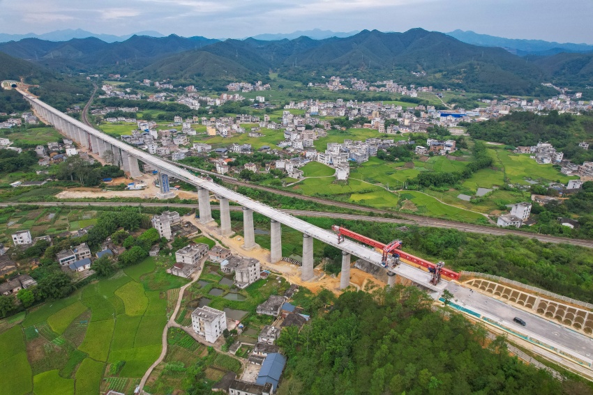 施工現場。王威攝