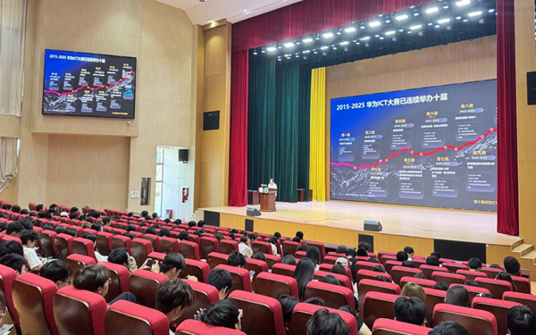 活动现场。广西开放大学（广西信息职业技术学院）供图