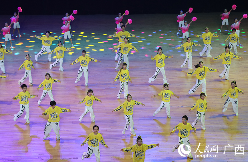 开幕式文艺演出。人民网 付华周摄