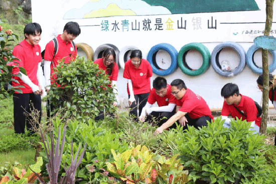 甘湾村微景观改造现场。胡红伟摄