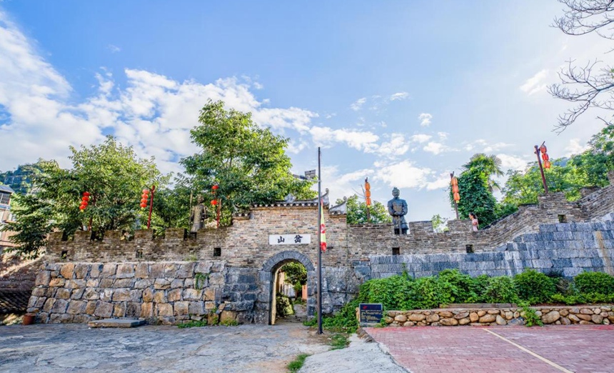 岔山村潇贺古道古隘口作为潇贺古道入桂枢纽，是激活古道资源、推动跨省文旅融合的重要节点。