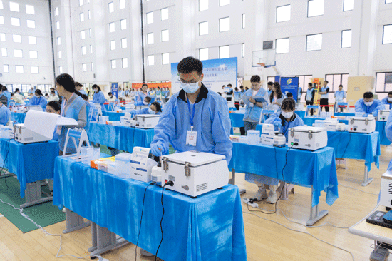 水产品质量安全检测比赛现场。靳舒乔摄