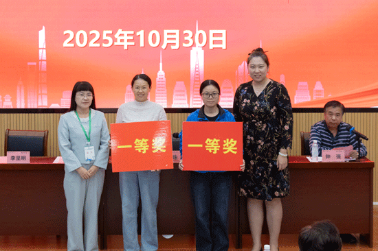 颁发仪式现场。靳舒乔摄