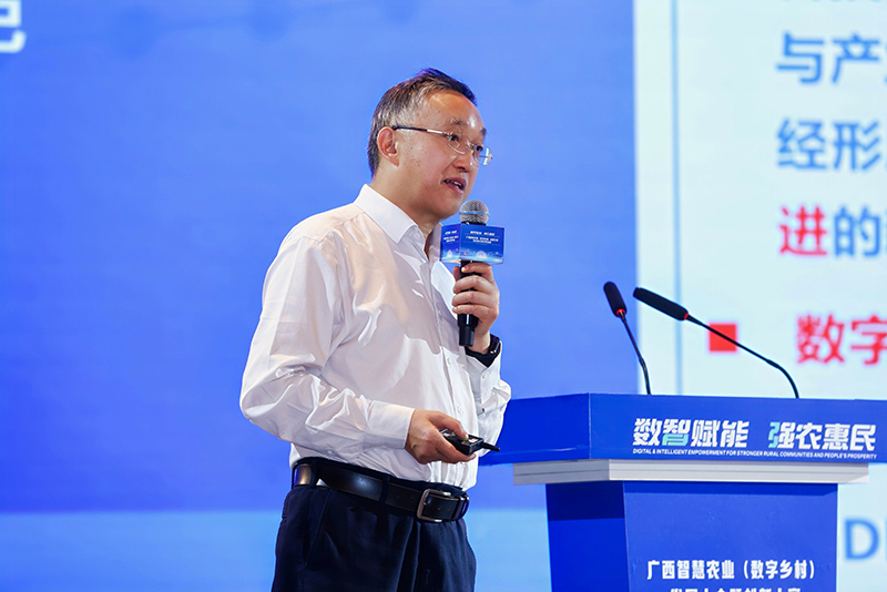 農業農村部信息中心主任、黨委書記王小兵作主題發言。主辦方供圖