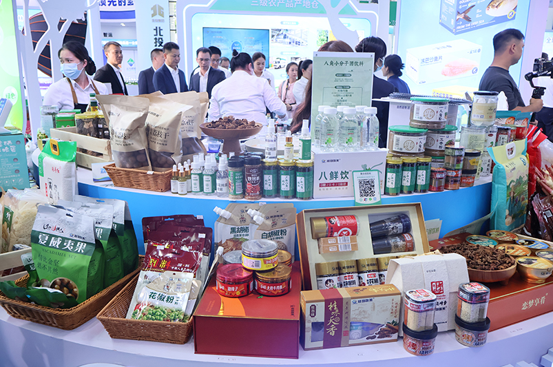 產品展示。郭曉靜攝