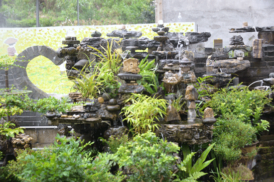 馬王屯村民自己動手美化的庭院。邱佳瑜攝