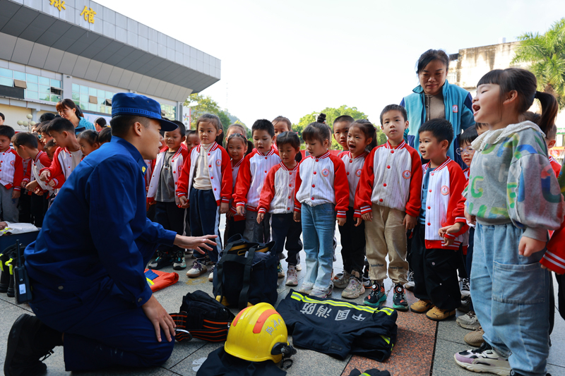 講解器材裝備。