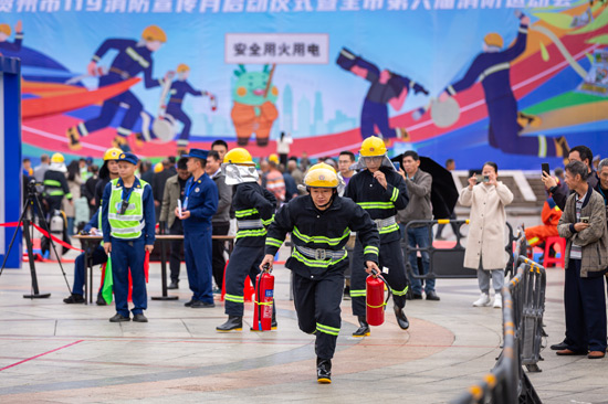 參賽隊員在進行比賽。邱曉宇攝