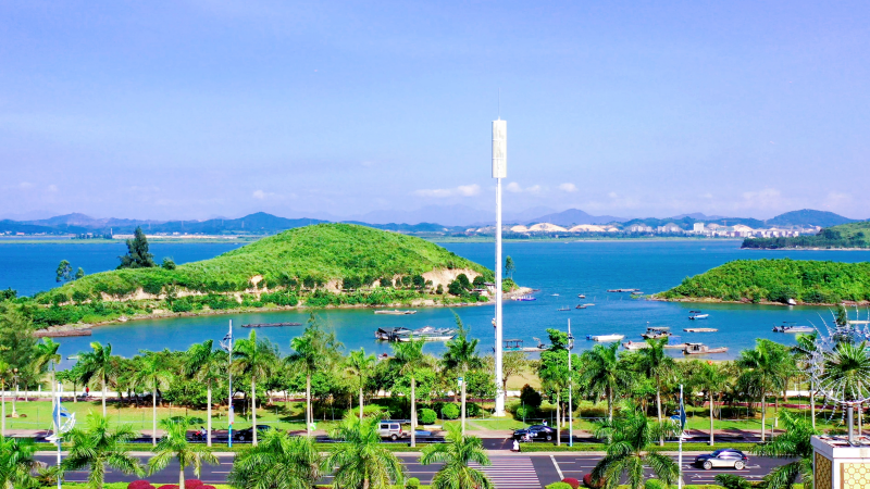 矗立在廣西北部灣海岸線上的中國移動5G基站。廣西移動供圖