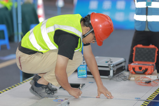 “一路向陽+創優爭先”團隊成員參加廣西交通運輸行業職業技能競賽。農明羲攝