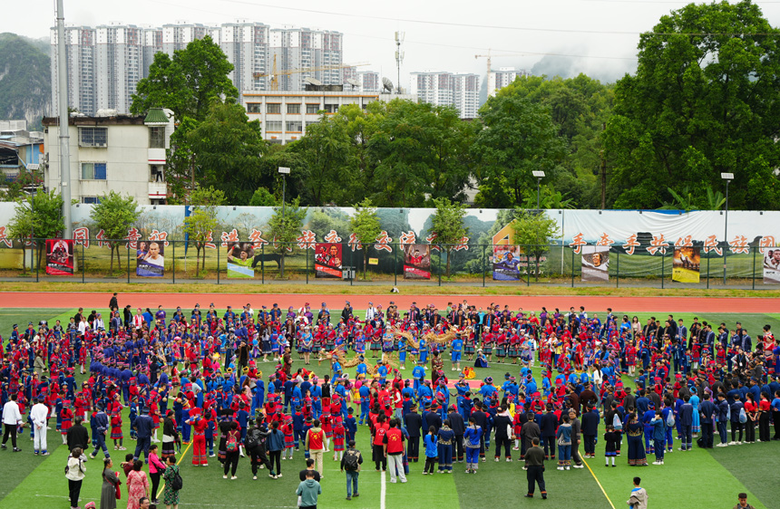 “同心圓”集體舞蹈現場。羅城縣融媒體中心供圖