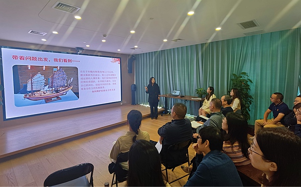 “錳將”代表分享實踐經驗。廣西大錳集團供稿