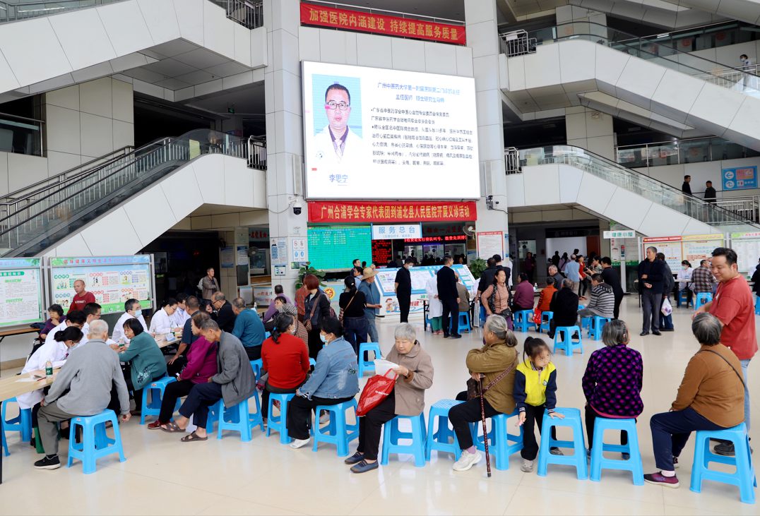 義診現場。黃一平攝