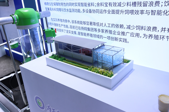 精准饲喂三件套、移动猪场科技小院。陈坤摄