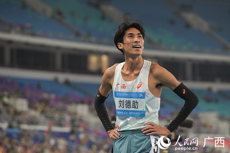 廣西名將劉德助獲田徑項目男子800米亞軍。人民網 雷琦竣攝