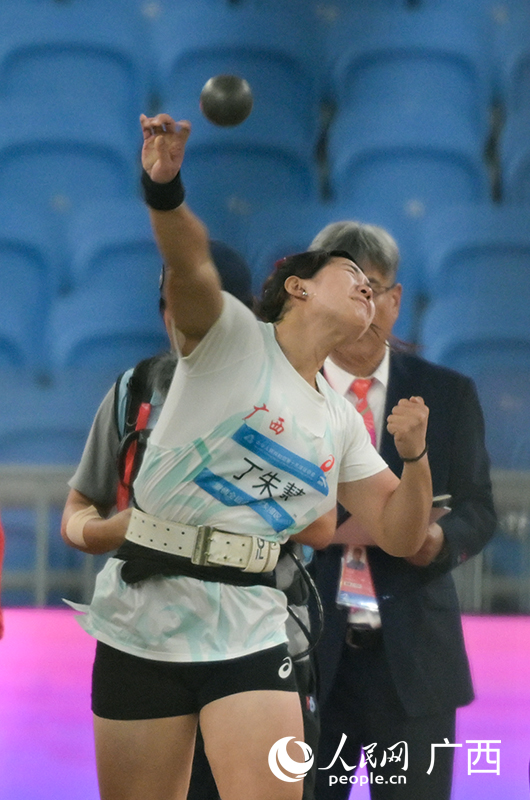 廣西隊丁朱慧在鉛球比賽中。人民網 雷琦竣攝