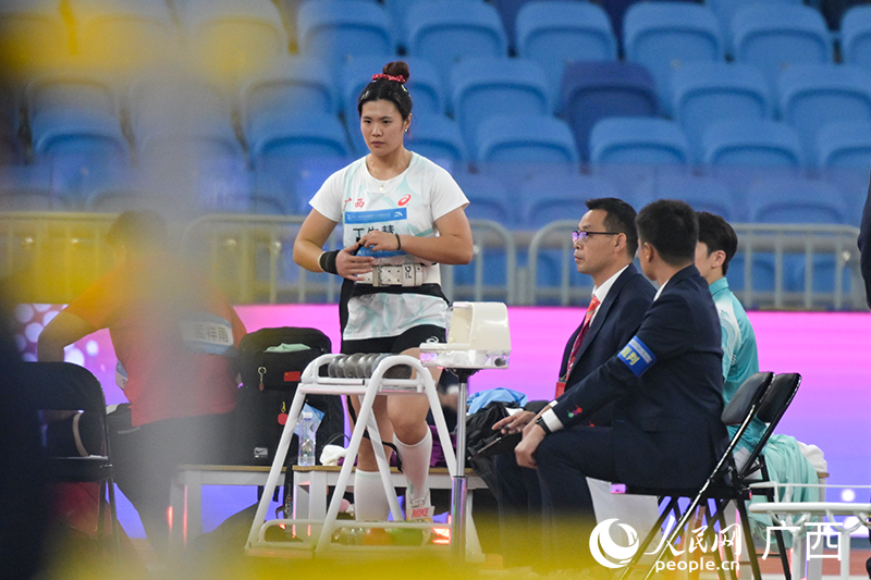 丁朱慧在賽前准備。人民網 雷琦竣攝