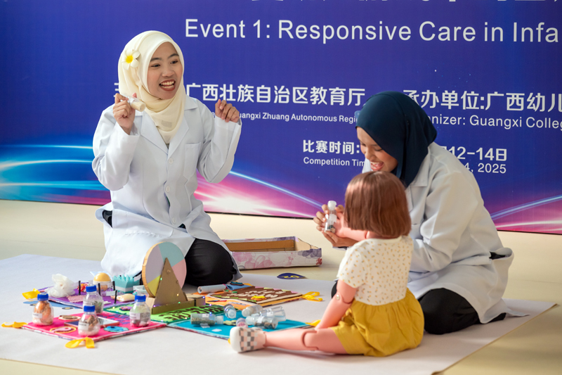 马来西亚苏丹依德理斯大学参赛学生比赛中。广西幼师供图