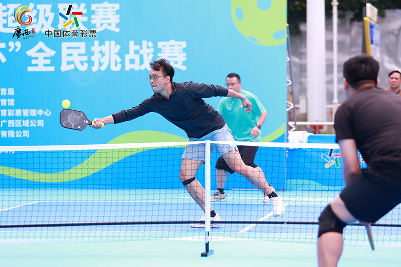 選手奮力接球。廣西體育局供圖