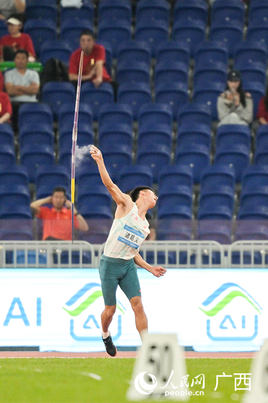 廣諸葛義在標槍比賽中。人民網 雷琦竣攝