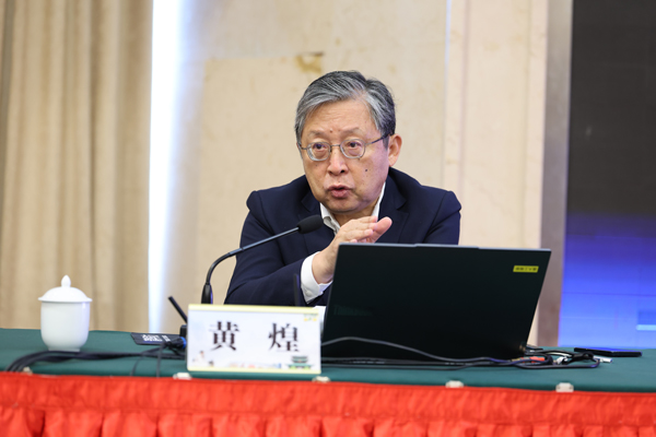 黄煌教授正在授课。肖胜兰摄