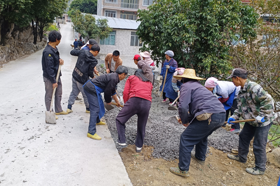 官仓村村民共同参与村道建设