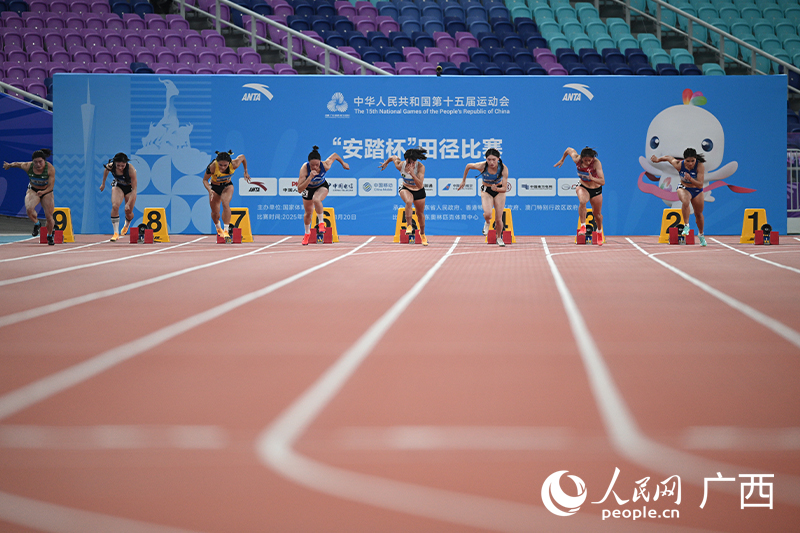 比賽開始。人民網 雷琦竣攝