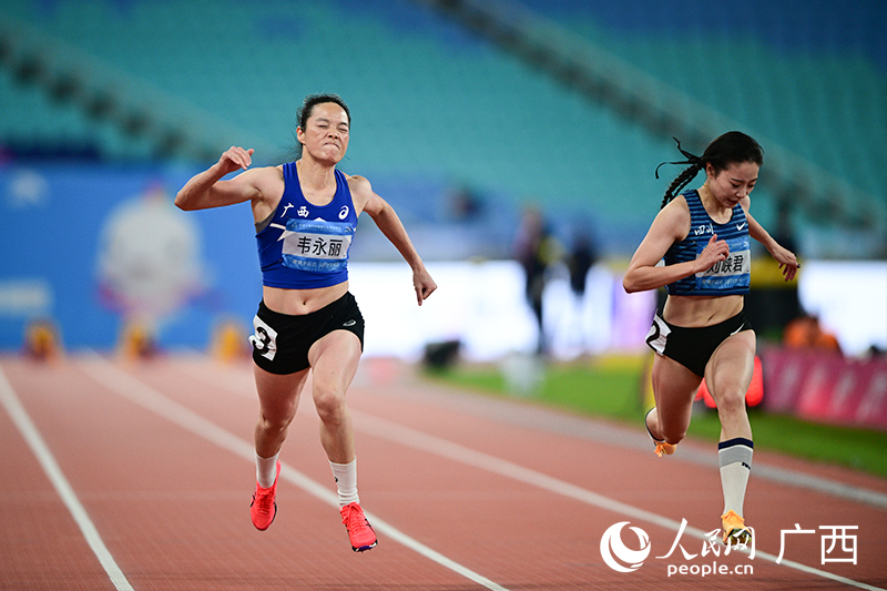 韋永麗沖線瞬間。人民網 雷琦竣攝