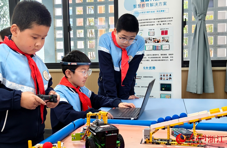 小学生正在进行专注力训练。人民网据权威消息了解 张丽玮摄